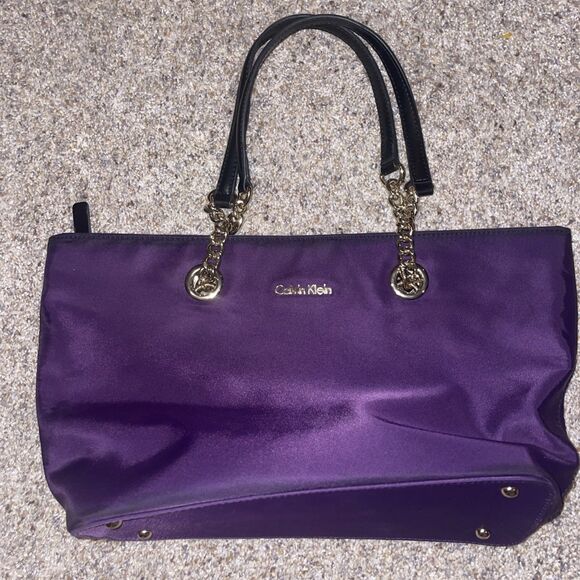 Calvin Klein Shoulder/Tote Bag Medium Nylon Tote w/gold Tone Chain Purple - Picture 1 of 4